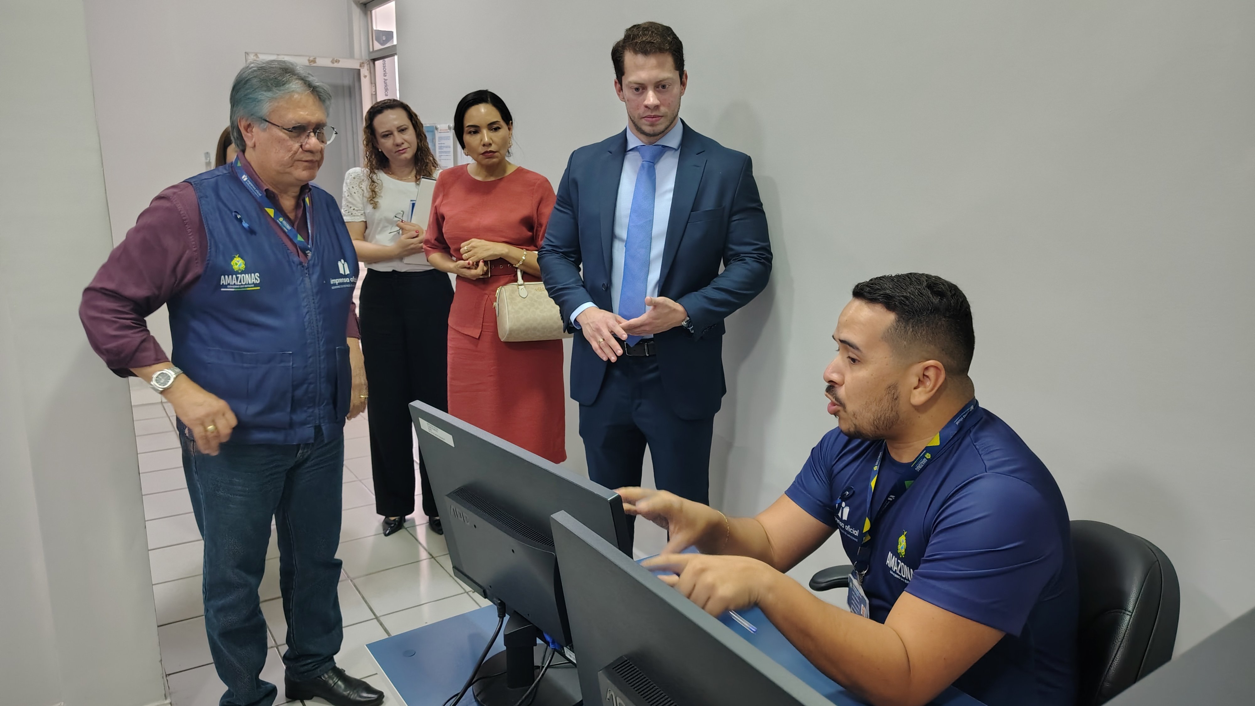 Imagem: Subprocurador da PGE, Mateus da Costa e comitiva, Aretuza Ribeiro, Hellen Morais e Ma&iacute;sa Fernandes no Legisla.AM