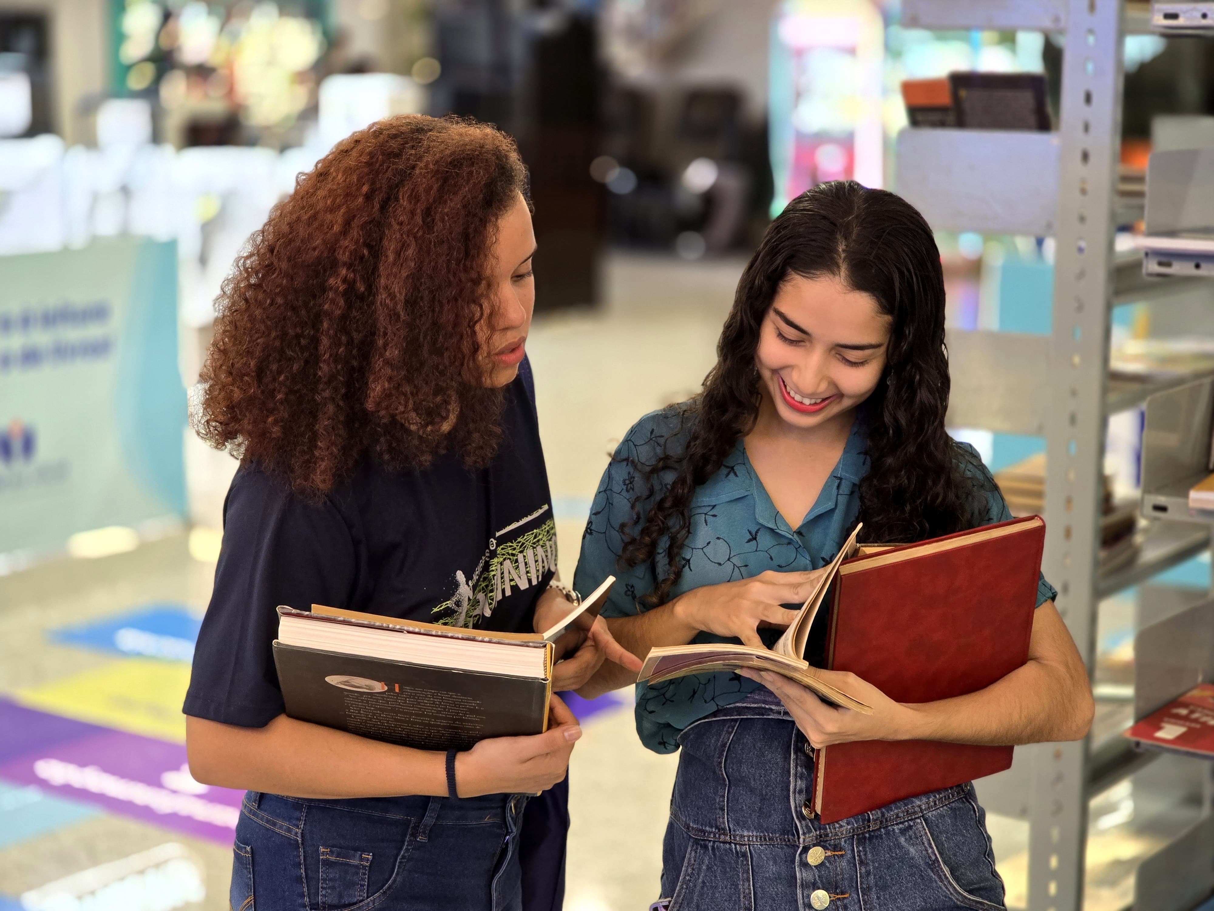 Imprensa Oficial encerra ação literária com distribuição de 2.500 livros na zona leste de Manaus
